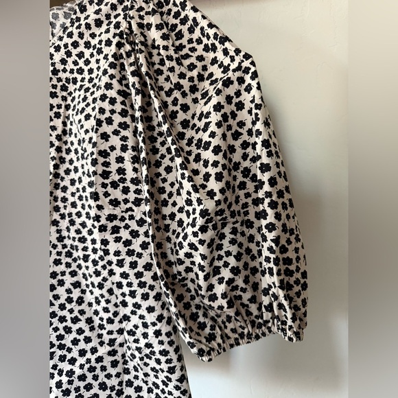 H&M|Cream & black ditsy floral puff sleeve blouse in boho cottagecore style•••6 - Picture 2 of 11